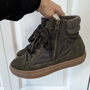 Winter / waterproof suede sneaker